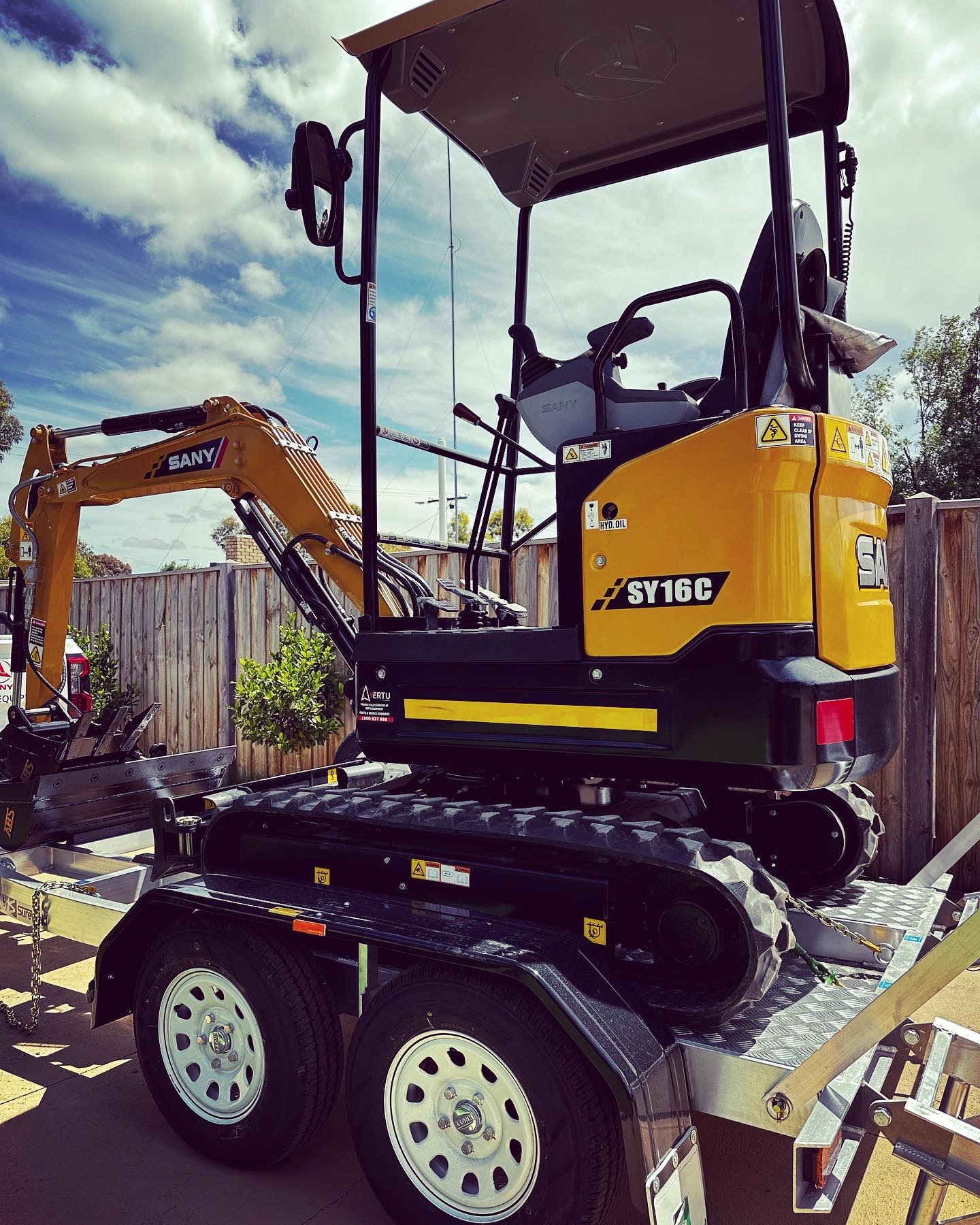 Sany 1.6 tonne mini-excavator